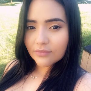 Meet your Posher, Alejandra